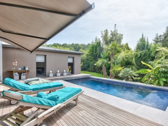 Villa contemporaine avec Piscine à Rueil-Malmaison