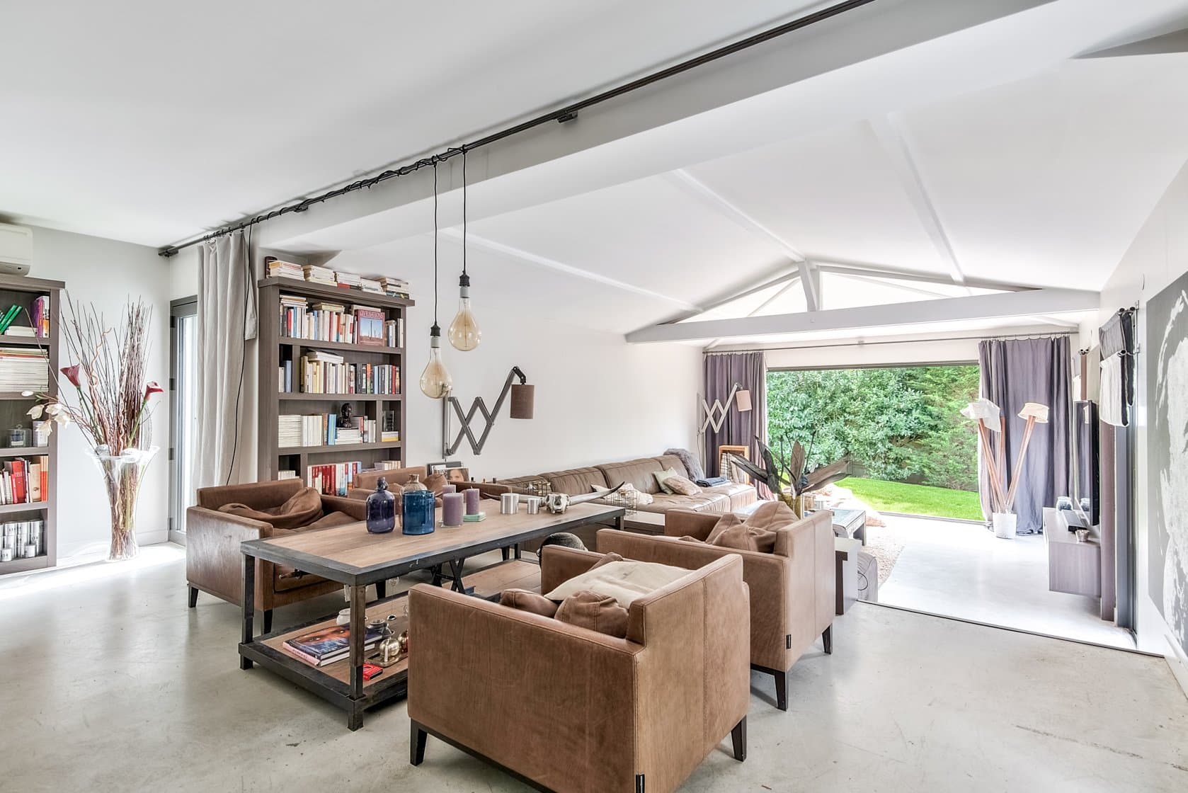 Villa contemporaine avec Piscine à Rueil-Malmaison