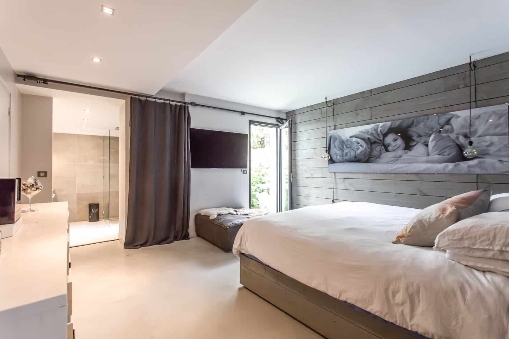 Villa contemporaine avec Piscine à Rueil-Malmaison