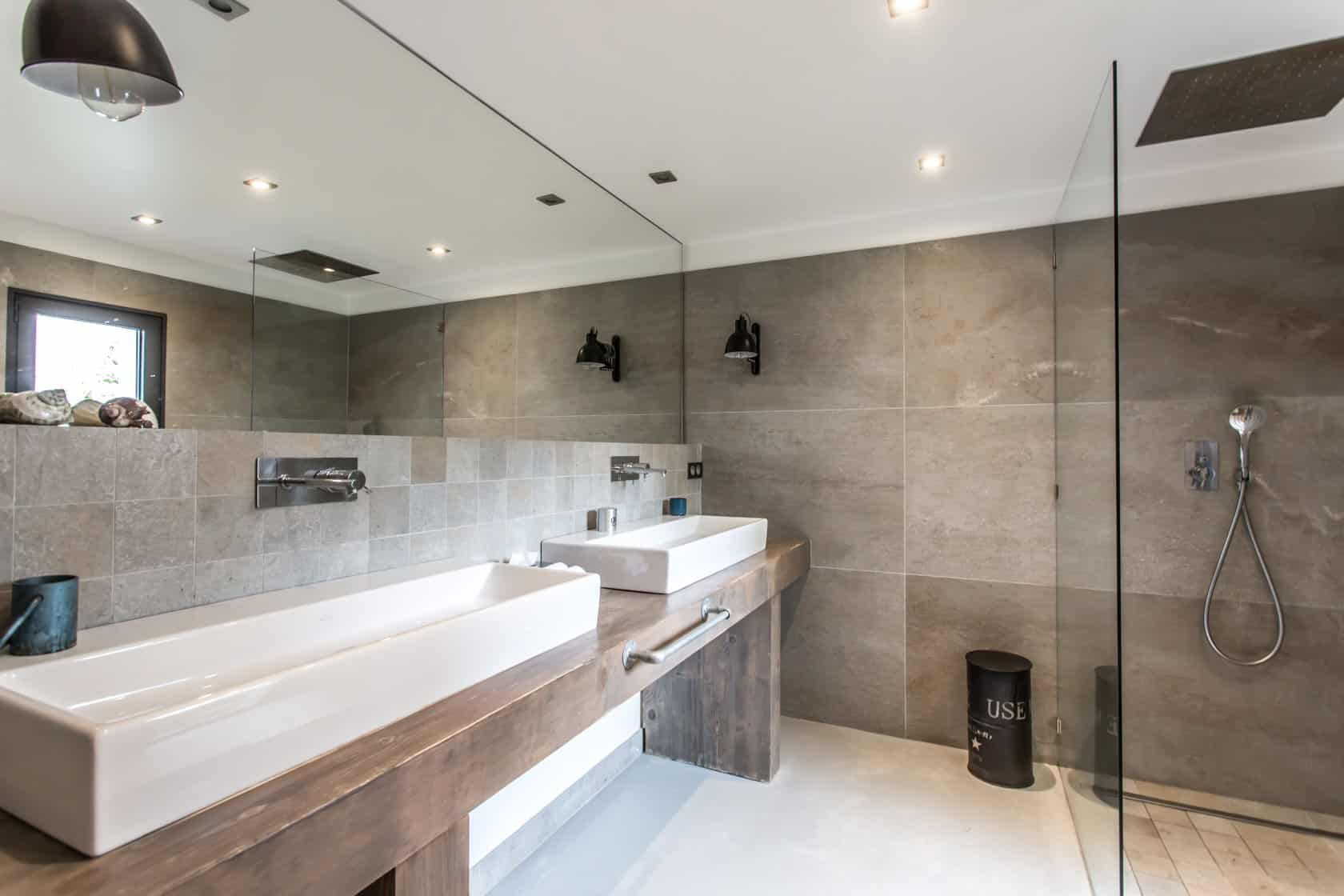 Villa contemporaine avec Piscine à Rueil-Malmaison
