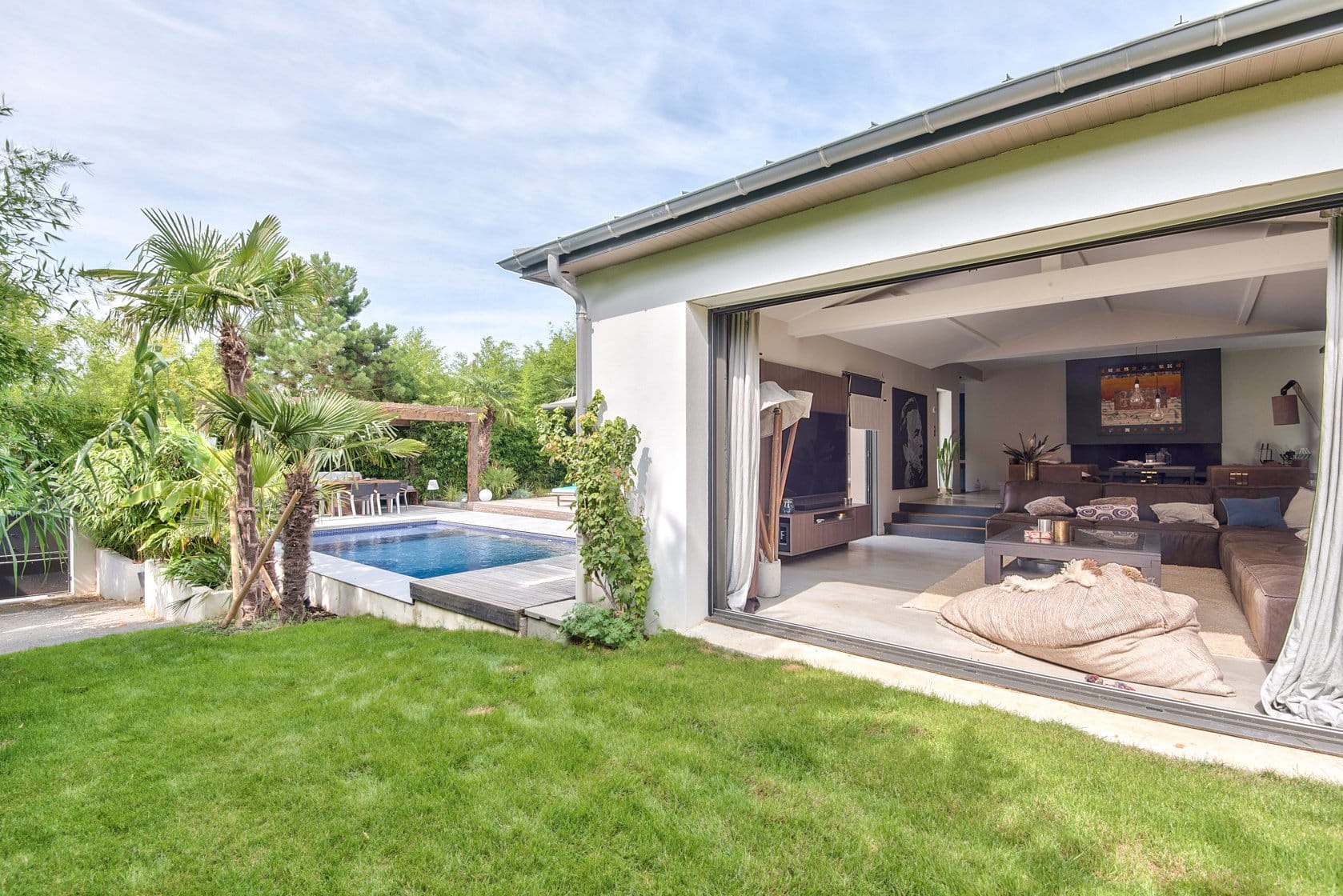 Villa contemporaine avec Piscine à Rueil-Malmaison