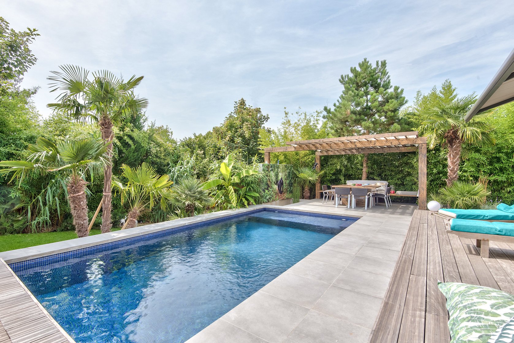 Villa contemporaine avec Piscine à Rueil-Malmaison