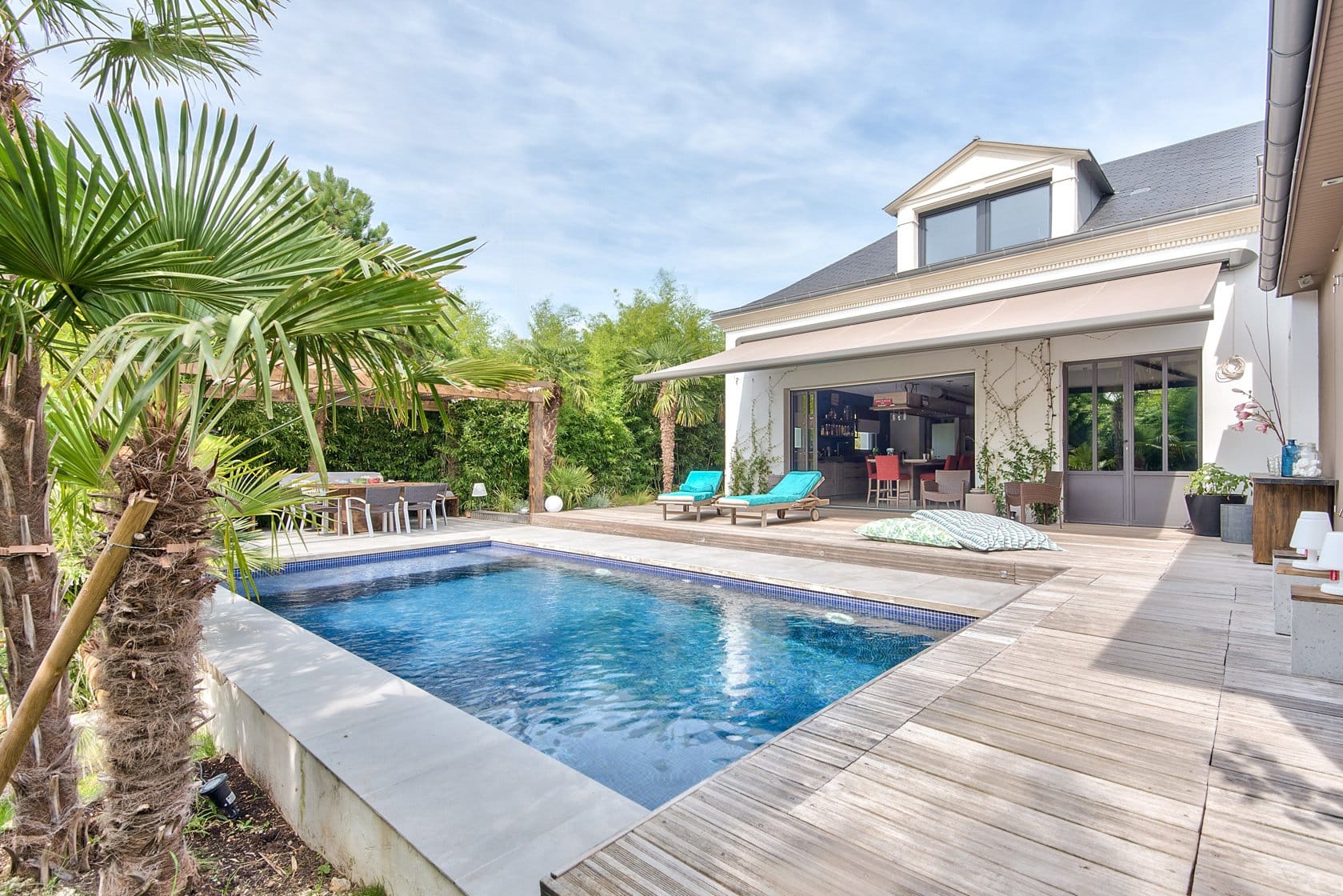 Villa contemporaine avec Piscine à Rueil-Malmaison