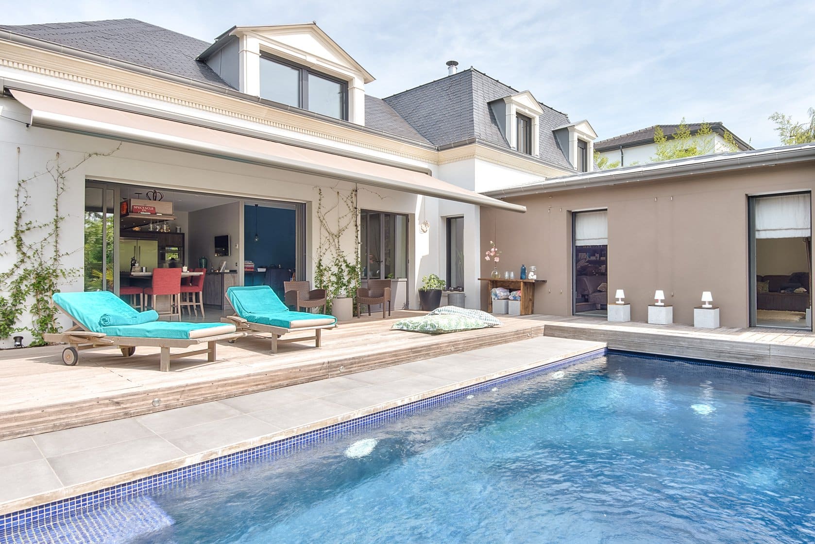 Villa contemporaine avec Piscine à Rueil-Malmaison