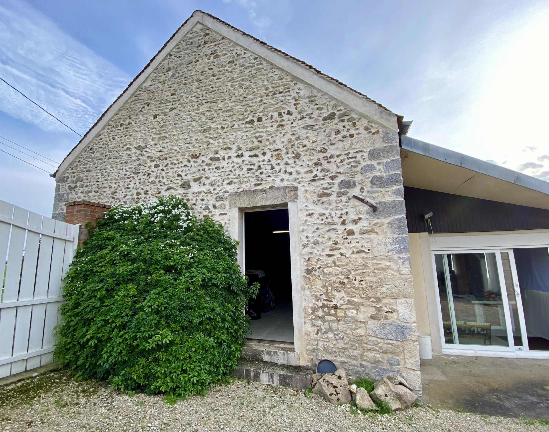 13563428436411fe7e5790b7.27676918_1920.webp-original-4673 Longère – 4 pièces – Jardin clos et arboré