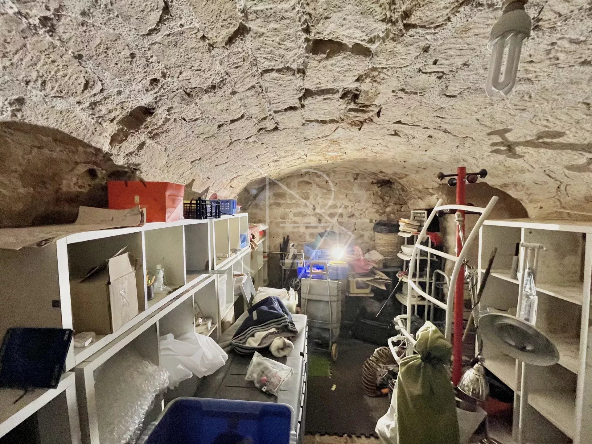 62fe2419623b5f670b7c3b9ea4f45a25_02a7116c09_1920-original-5105 Cave voutée dans secteur recherché