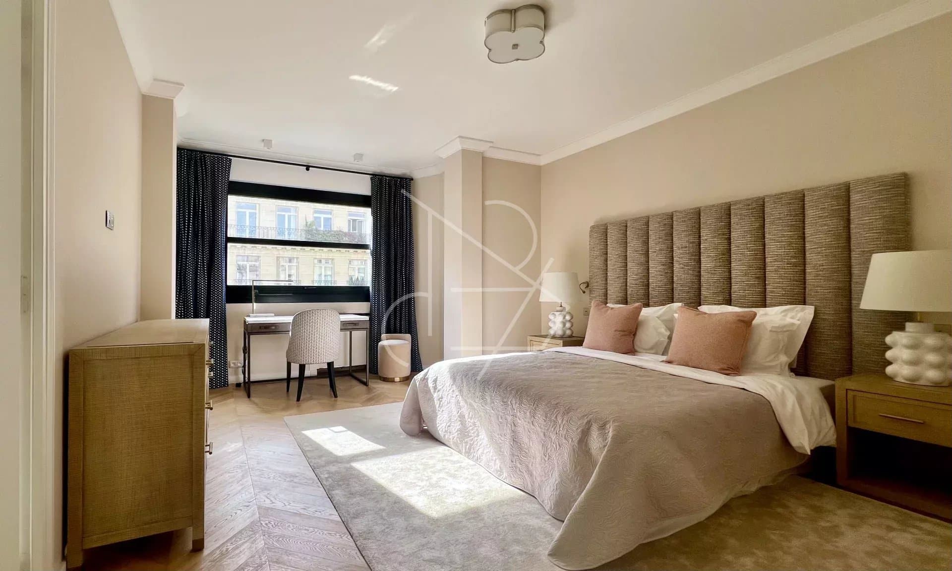 500067269872664092375da1958526b8_a076557653_1920-original-5225 Appartement 6P Paris 7ème 265m2 – Champ de Mars