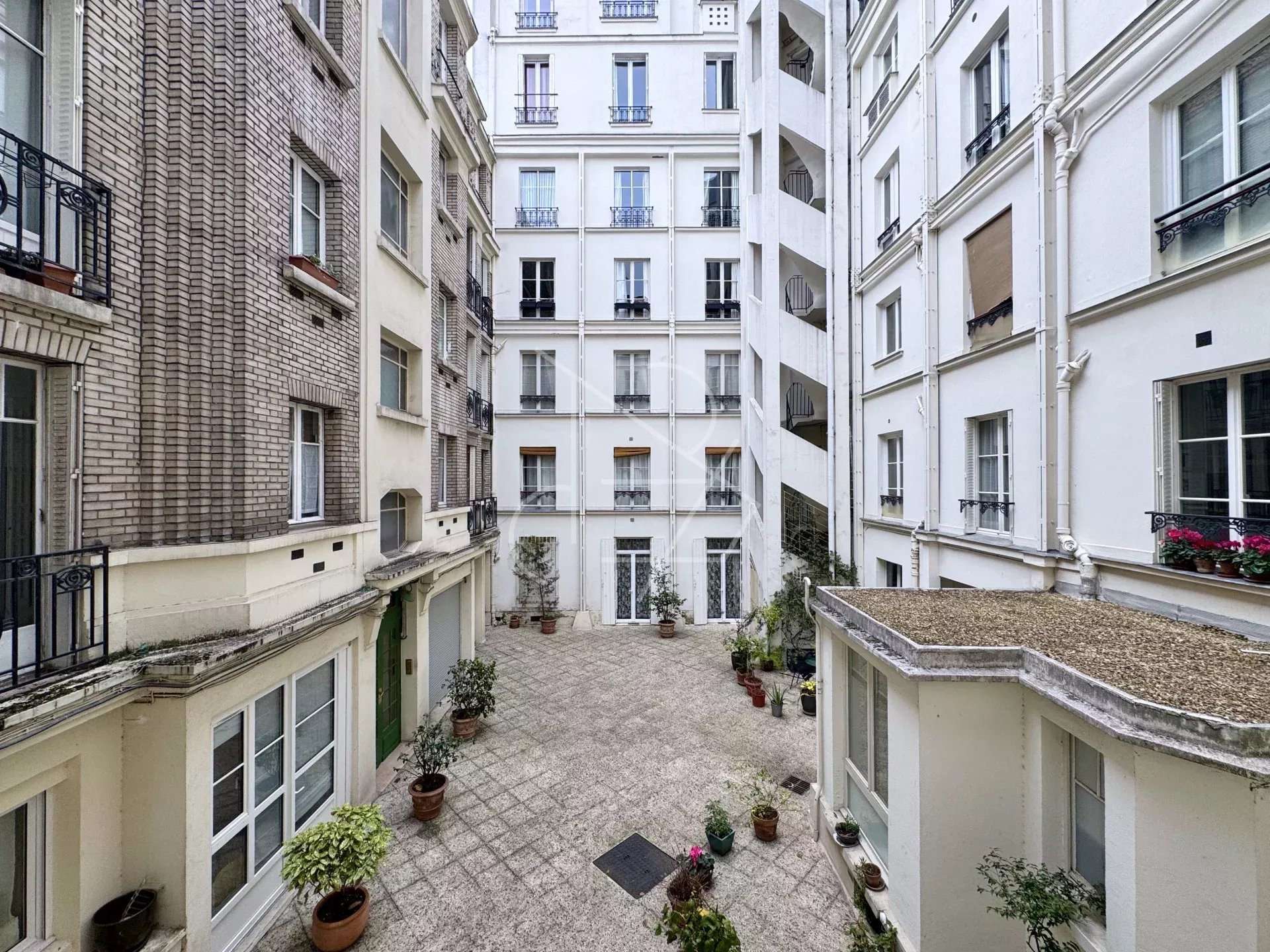 9538d7526014f3c6542f597dfdfb4dc4_86f0313165_1920-original-5265 Appt 2P 49m² – Trocadéro – Paris 16ème